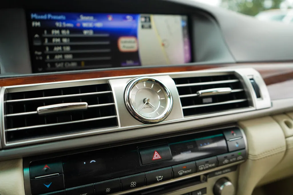 Lexus LS photo 36