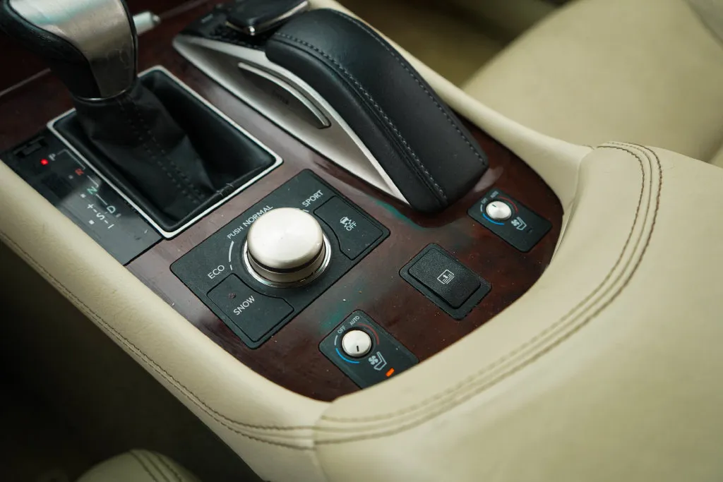 Lexus LS photo 29