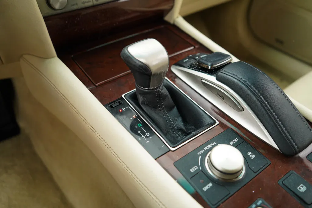 Lexus LS photo 37