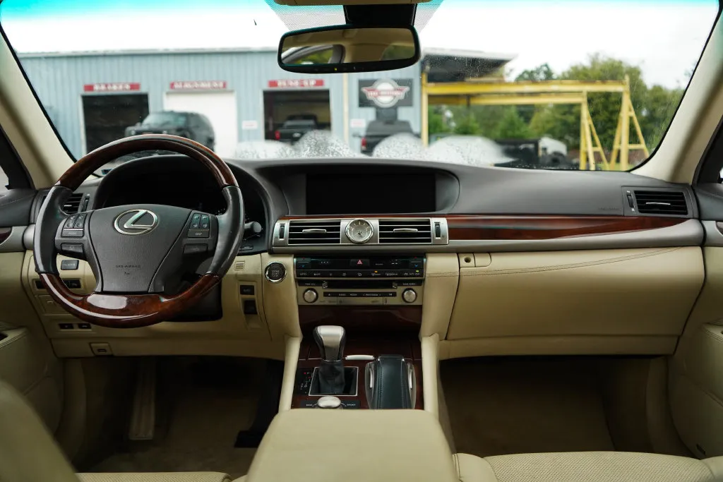 Lexus LS photo 10