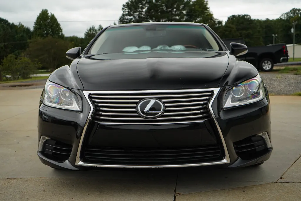 Lexus LS photo 17