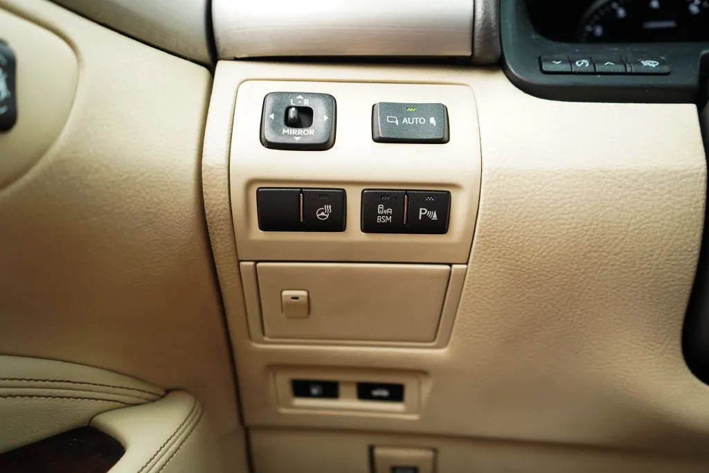 Lexus LS photo 32