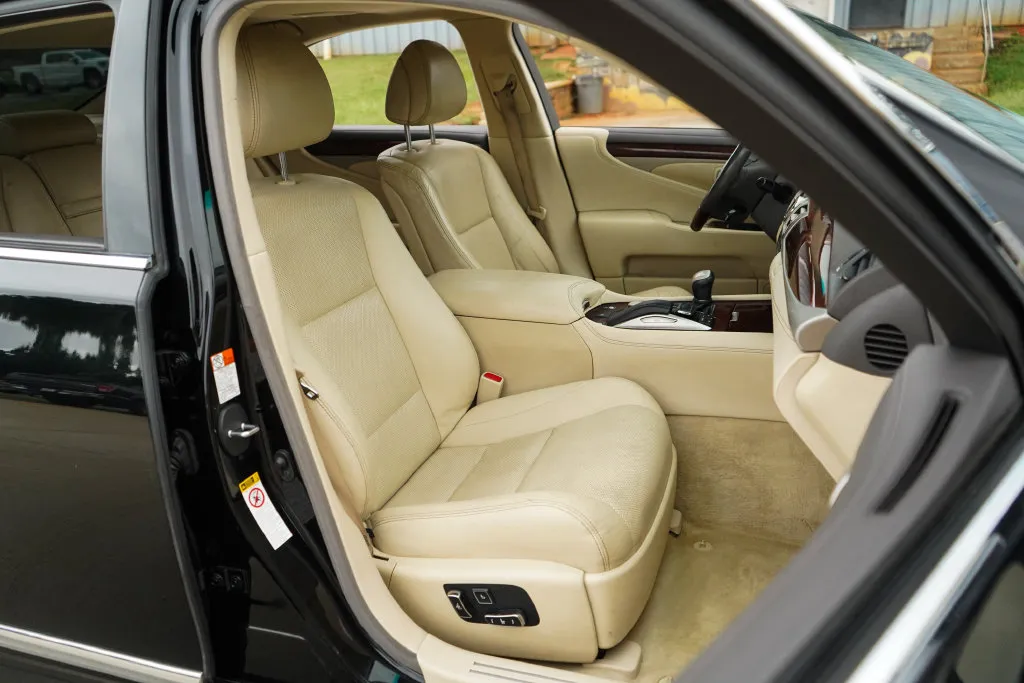Lexus LS photo 14