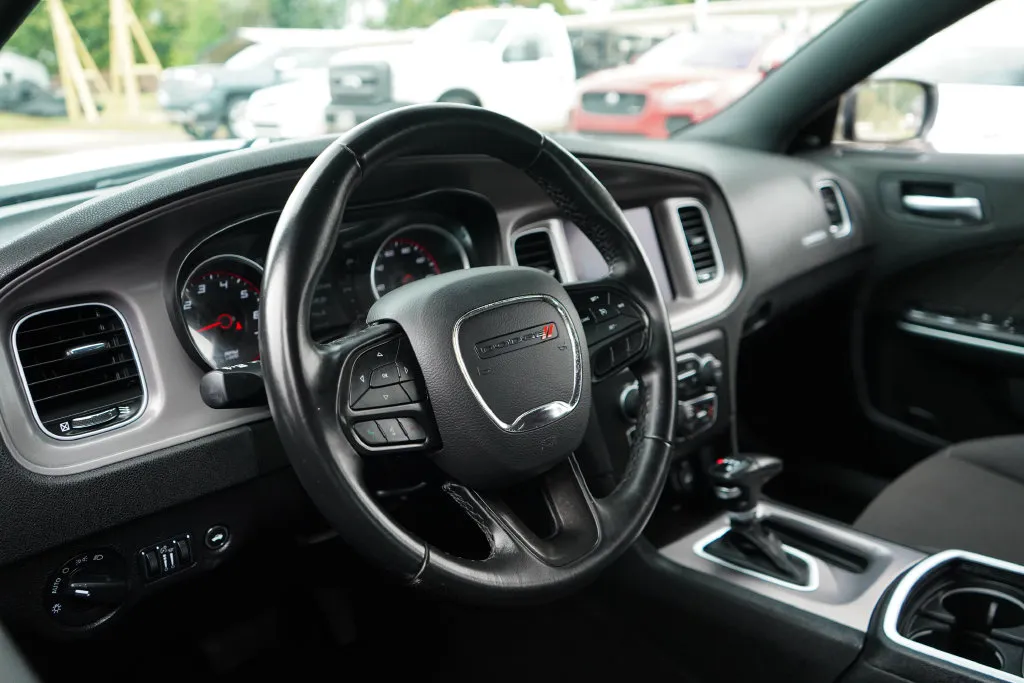 Dodge Charger photo 6