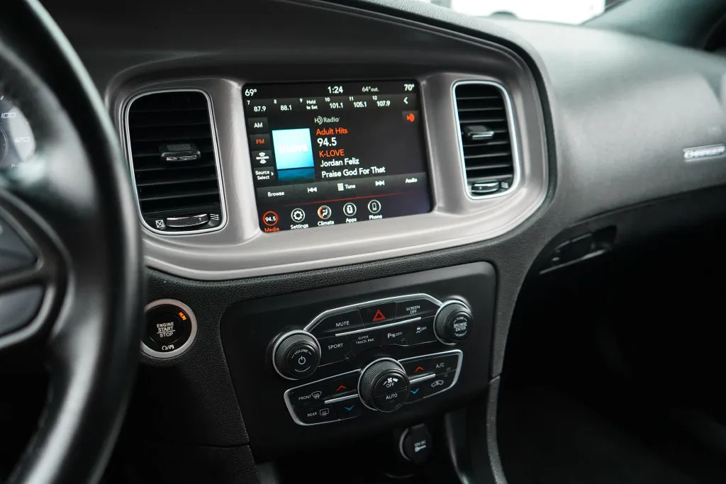 Dodge Charger photo 8