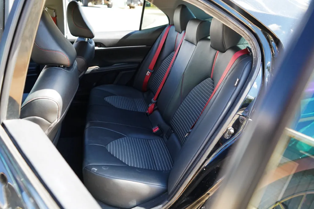 Toyota Camry photo 9