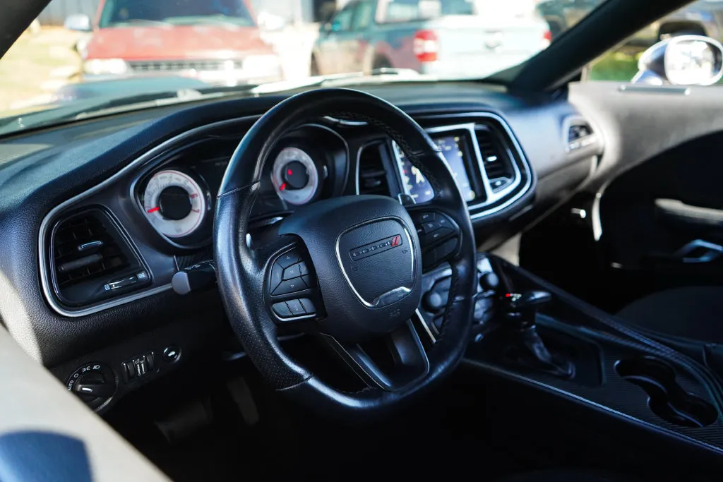 Dodge Challenger photo 6