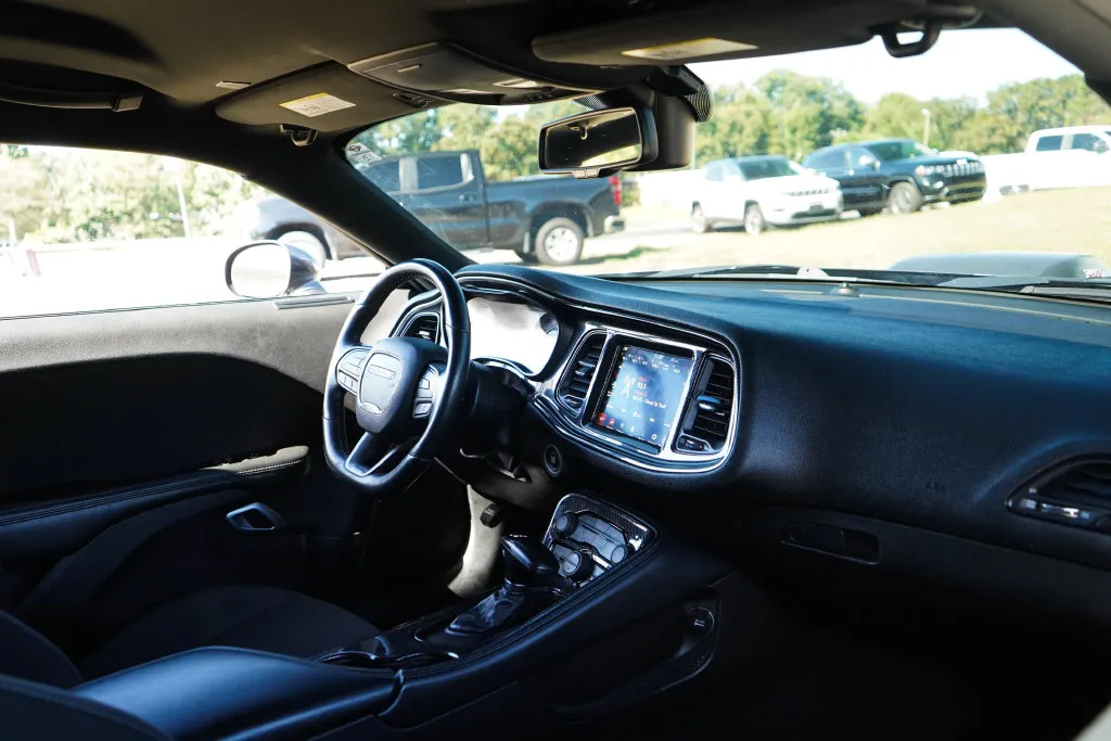 Dodge Challenger photo 10