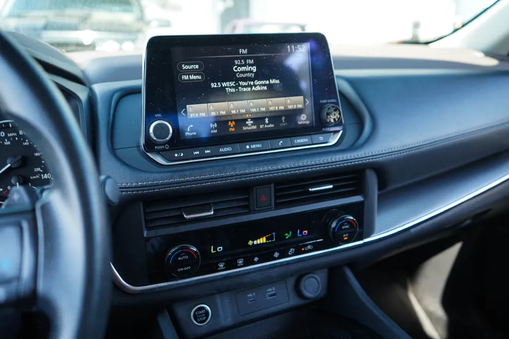 Nissan Rogue photo 8