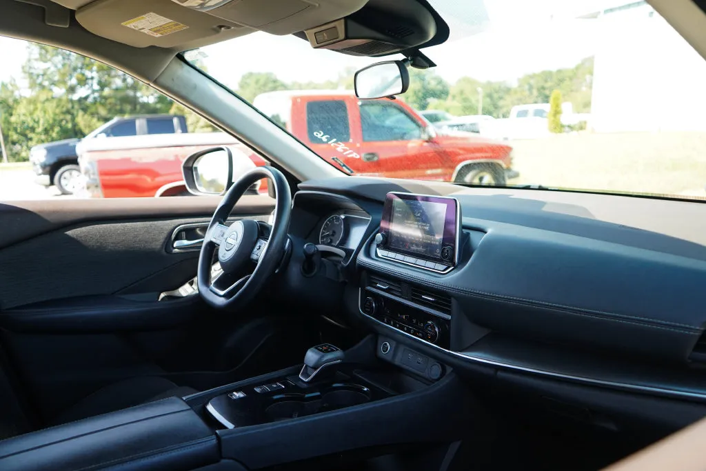 Nissan Rogue photo 14