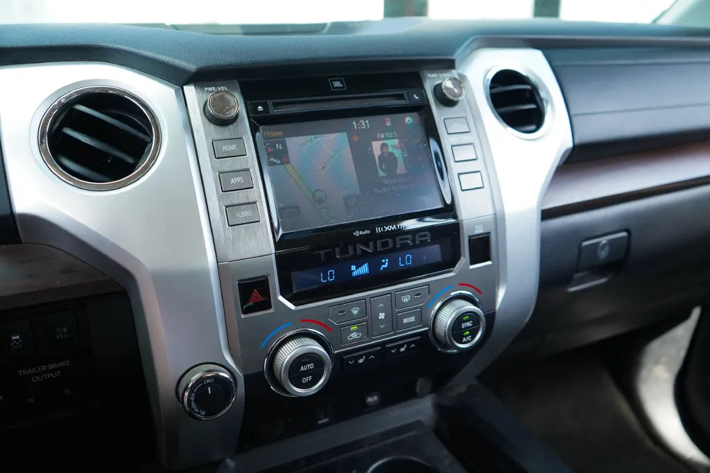 Toyota Tundra photo 8