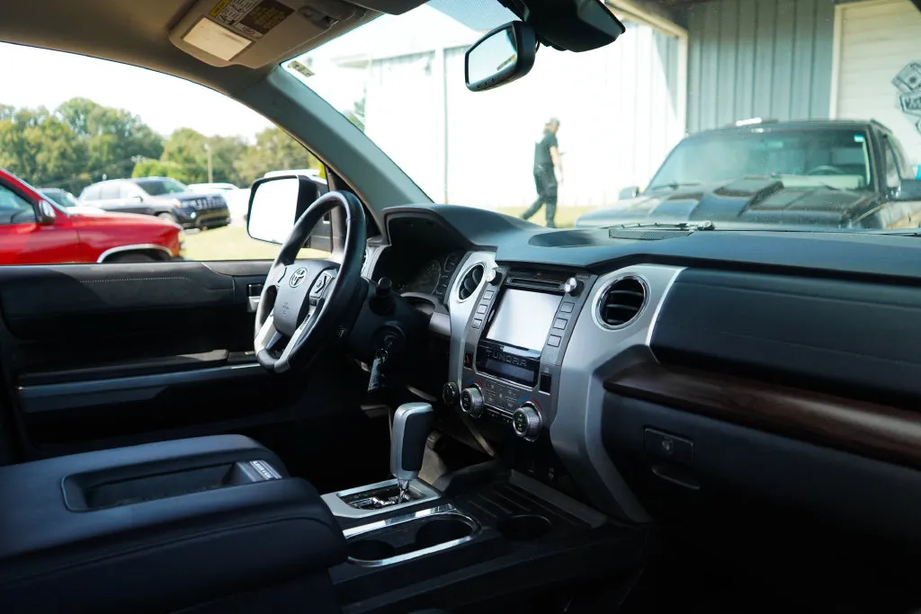 Toyota Tundra photo 14