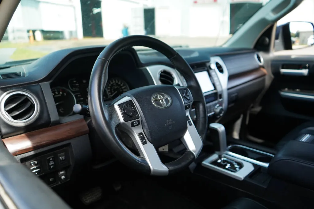 Toyota Tundra photo 6