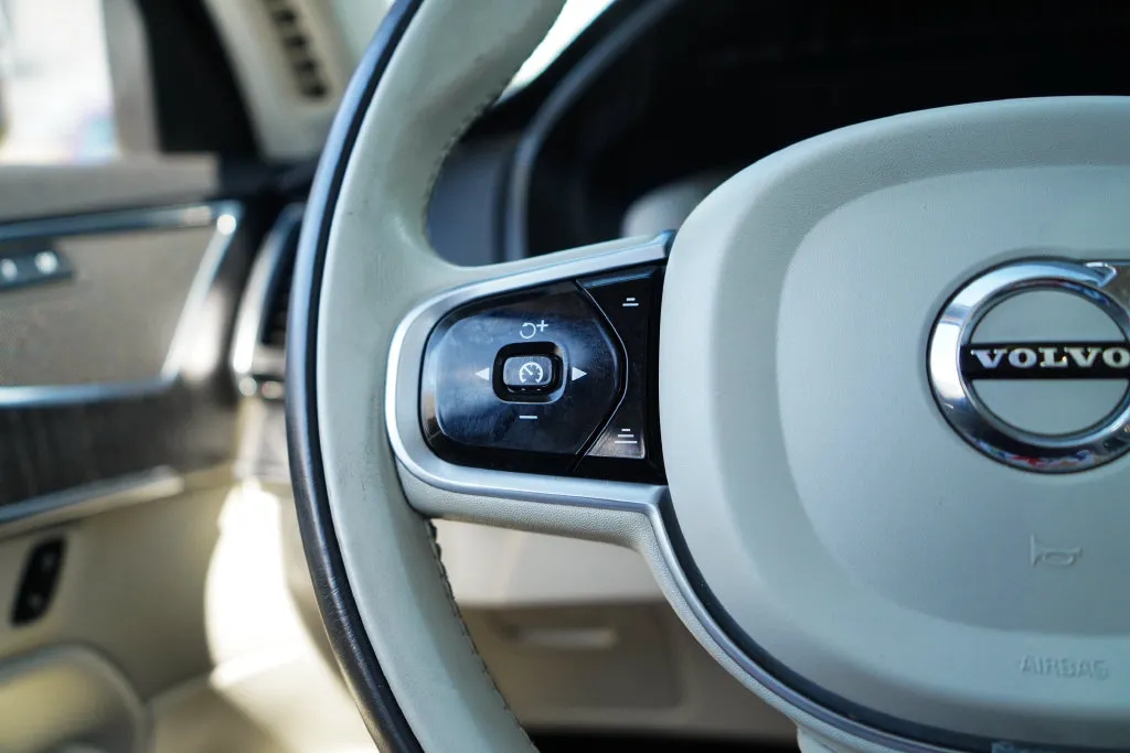 Volvo XC90 photo 33