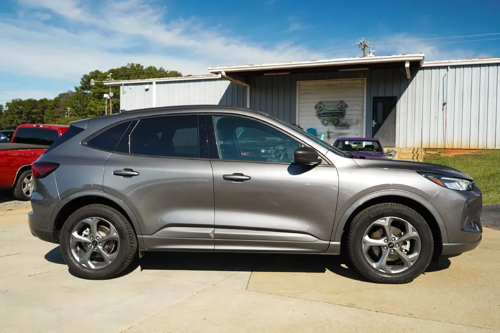 Ford Escape photo 3