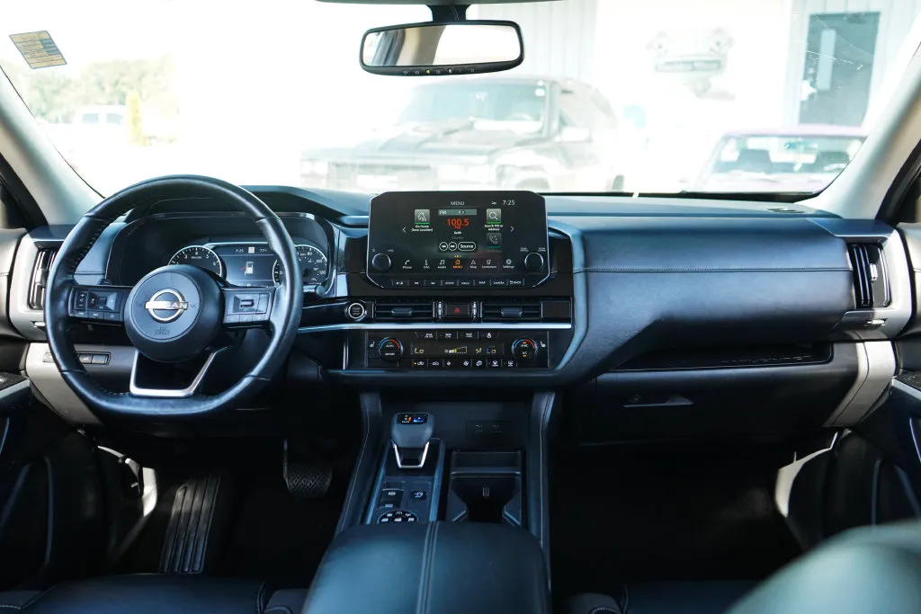 Nissan Pathfinder photo 10