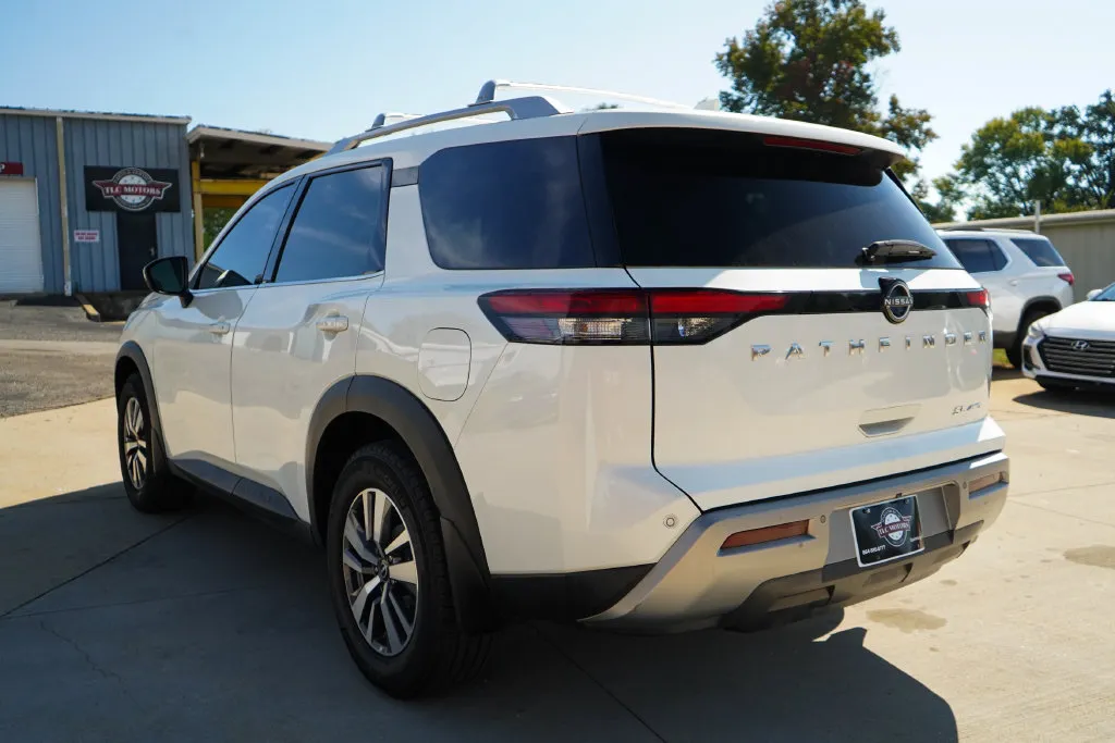 Nissan Pathfinder photo 4