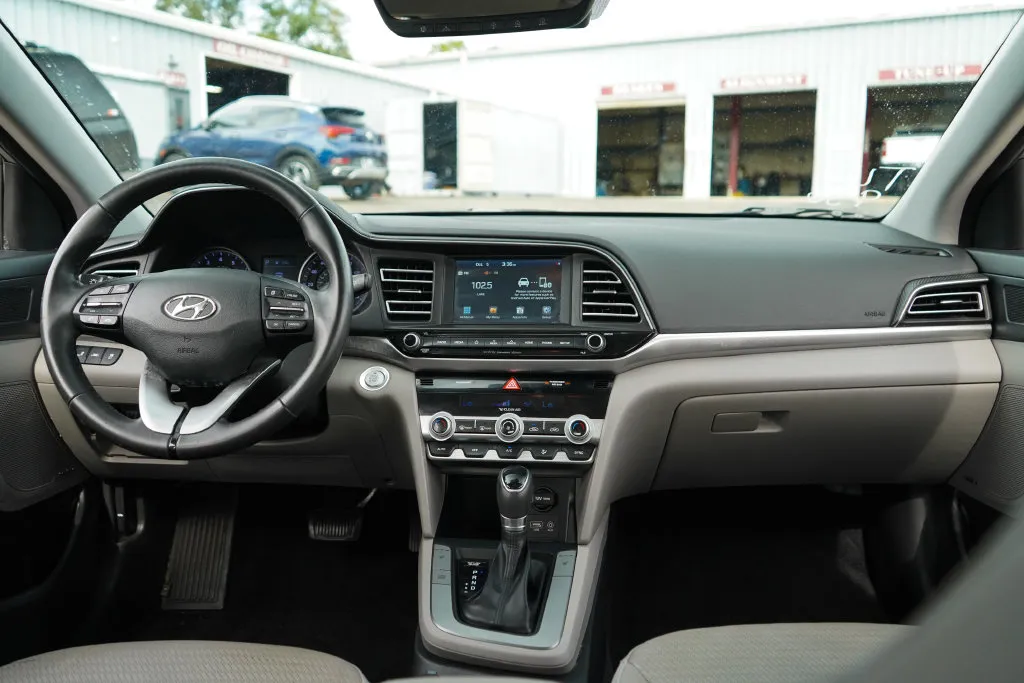 Hyundai Elantra photo 10