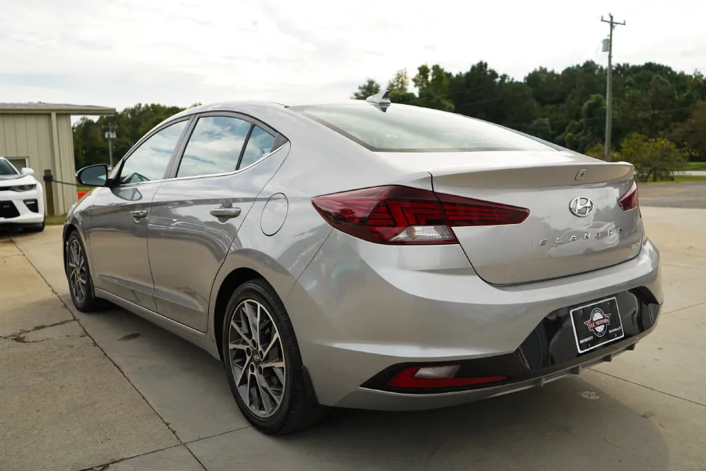 Hyundai Elantra photo 4