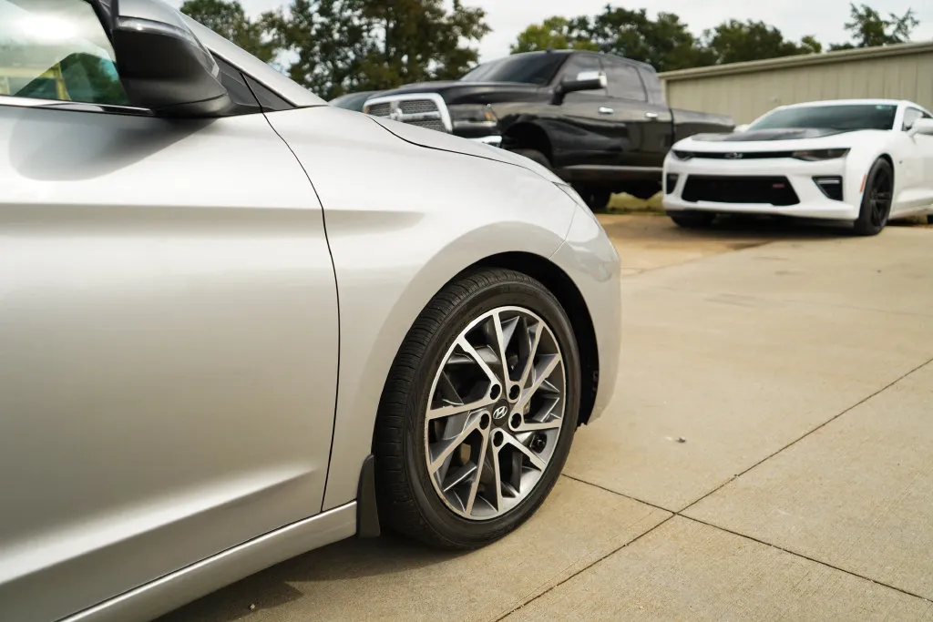 Hyundai Elantra photo 18