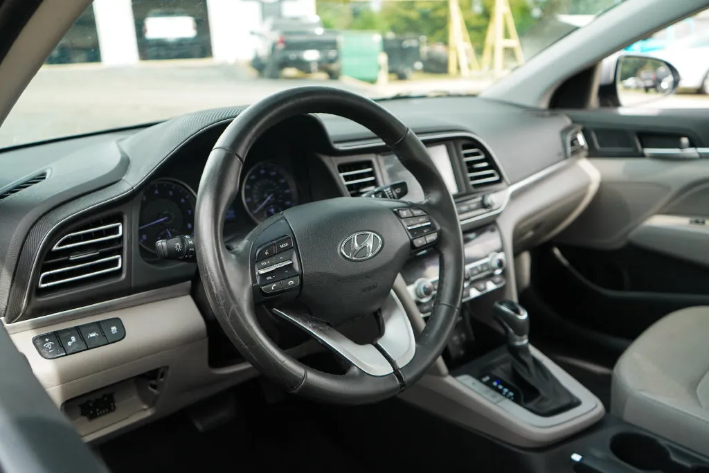 Hyundai Elantra photo 6