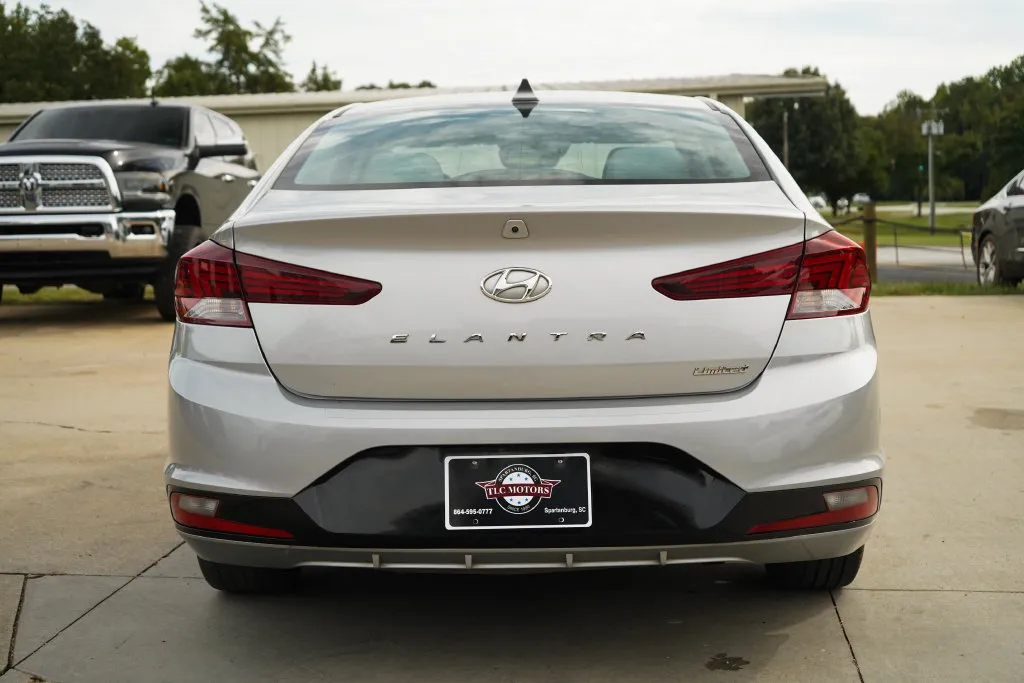 Hyundai Elantra photo 19