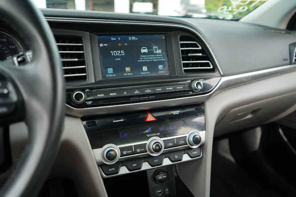 Hyundai Elantra photo 8