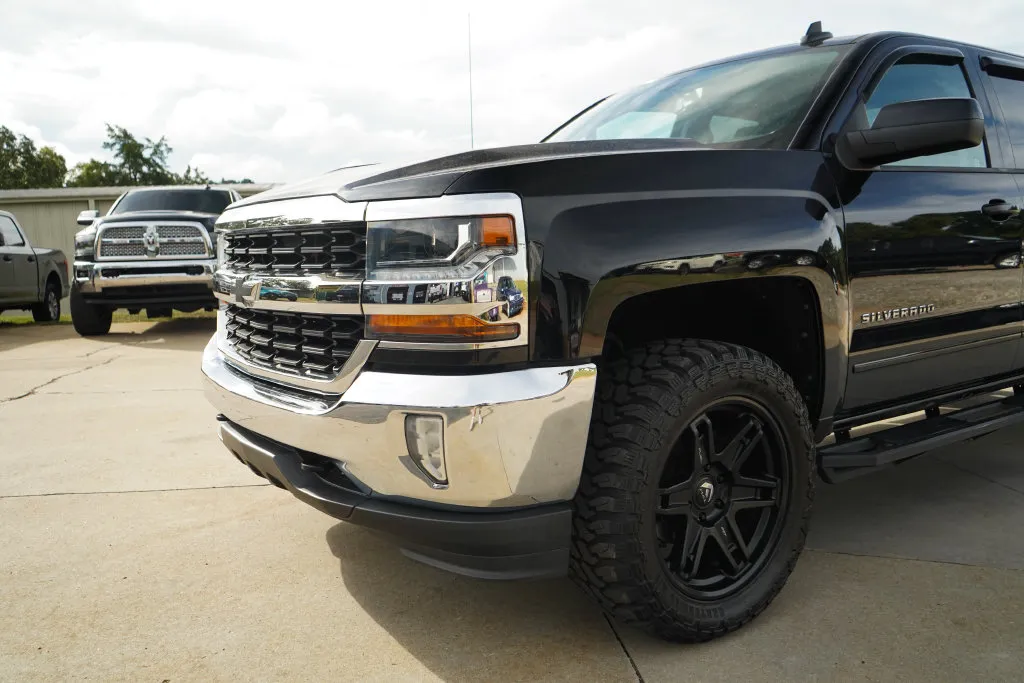 Chevrolet Silverado photo 18