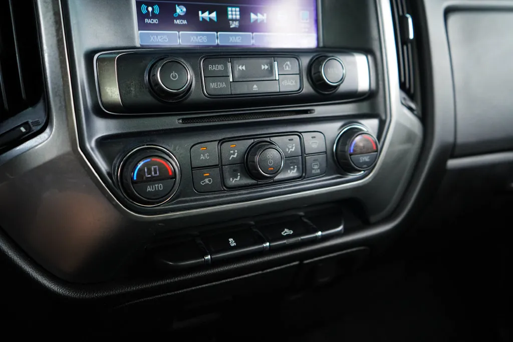 Chevrolet Silverado photo 25