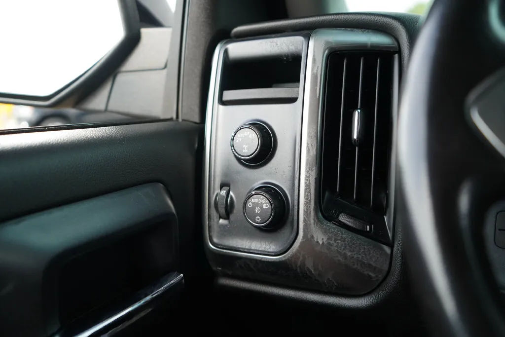 Chevrolet Silverado photo 29