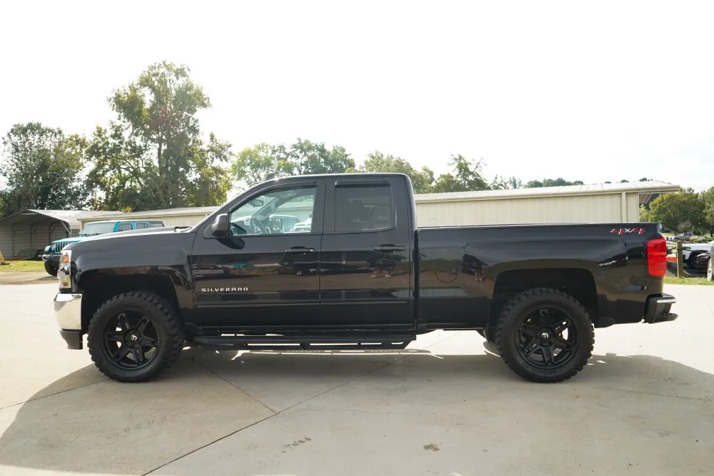Chevrolet Silverado photo 22