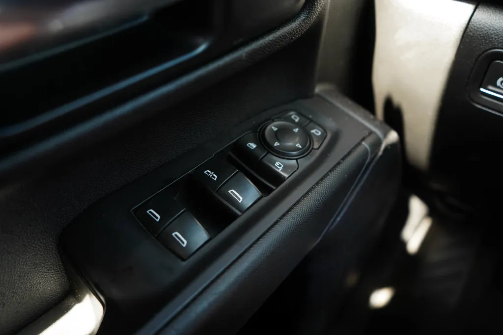 Chevrolet Silverado photo 29