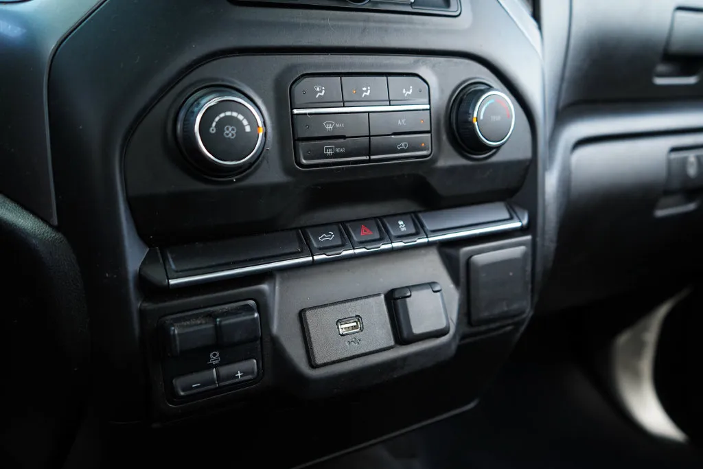 Chevrolet Silverado photo 27