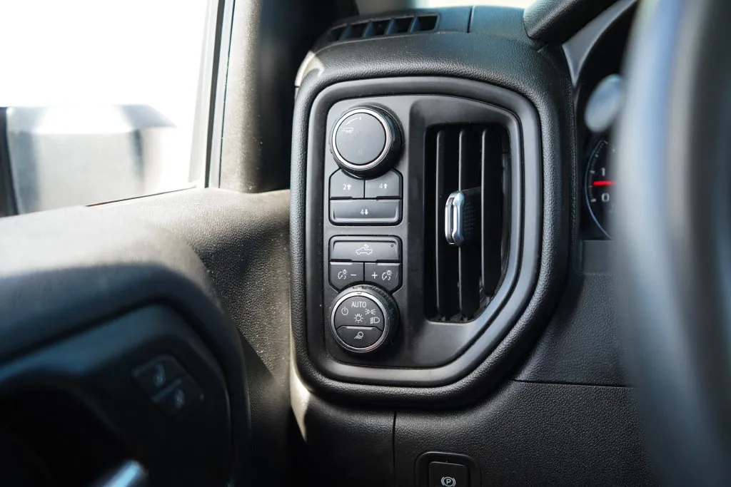 Chevrolet Silverado photo 30