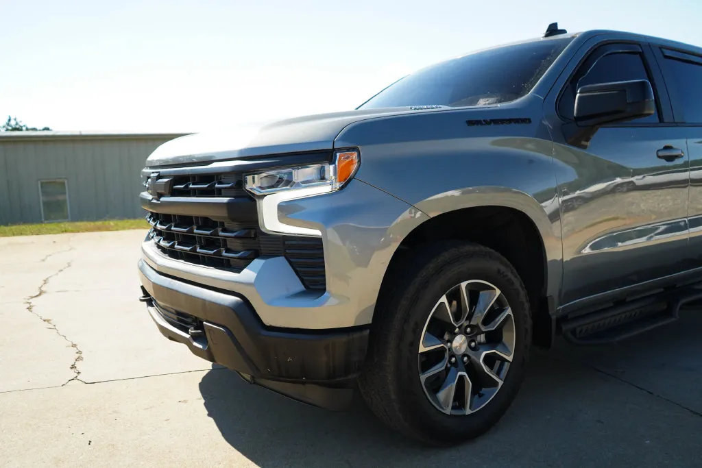 Chevrolet Silverado photo 18