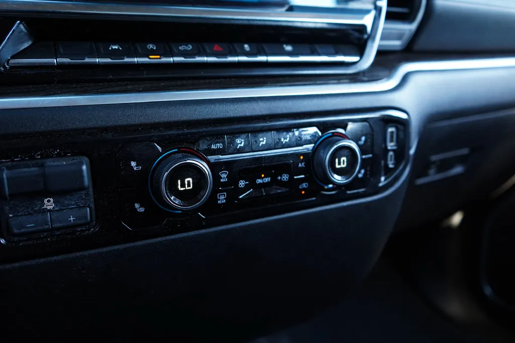 Chevrolet Silverado photo 27