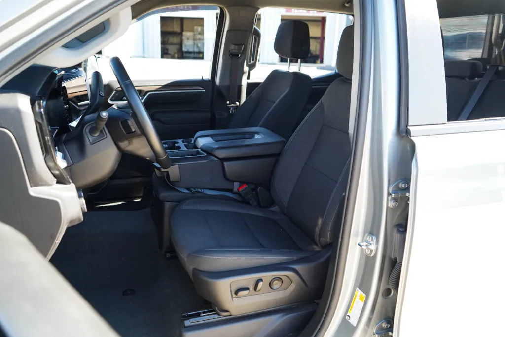 Chevrolet Silverado photo 7