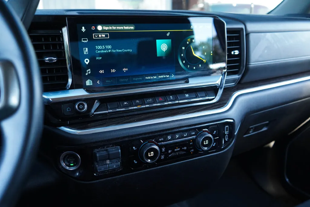 Chevrolet Silverado photo 8