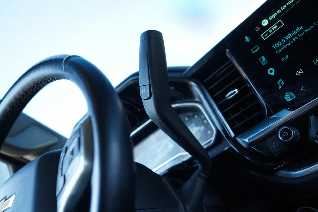Chevrolet Silverado photo 35