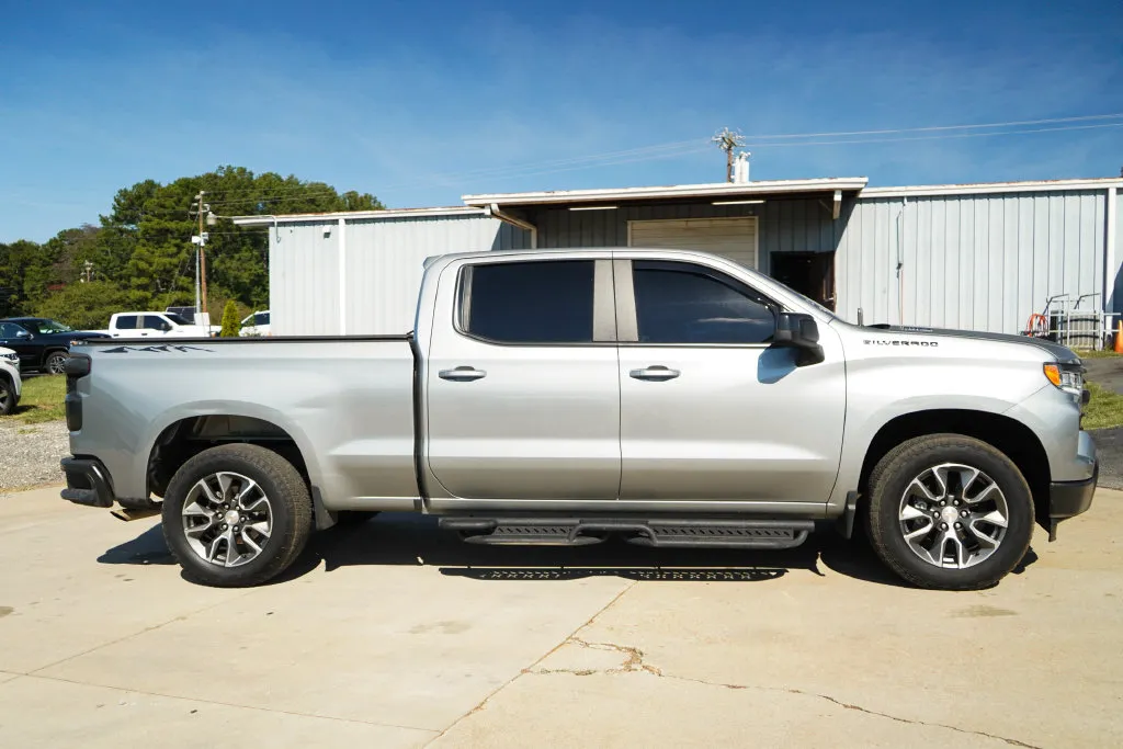 Chevrolet Silverado photo 3