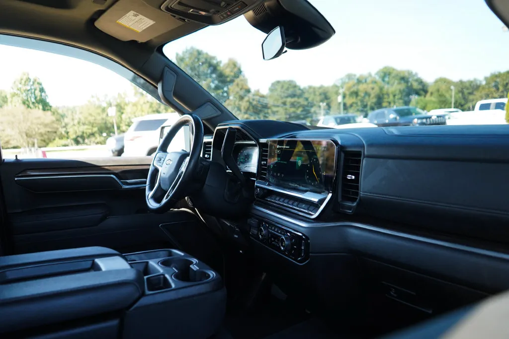 Chevrolet Silverado photo 14