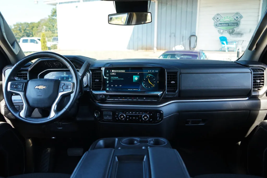 Chevrolet Silverado photo 10