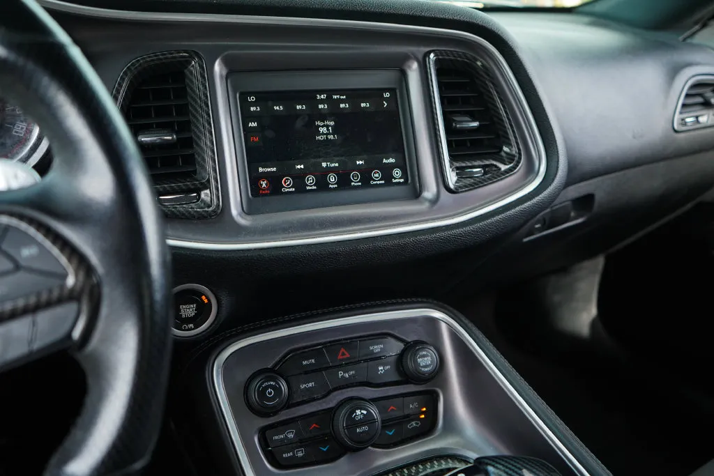 Dodge Challenger photo 8
