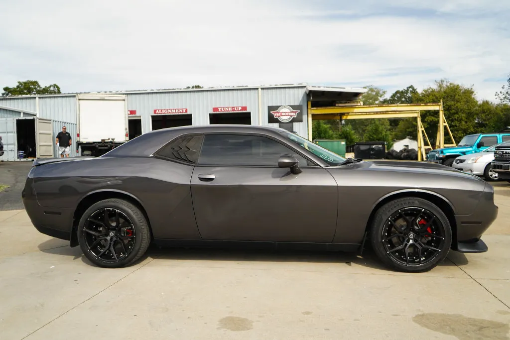 Dodge Challenger photo 3