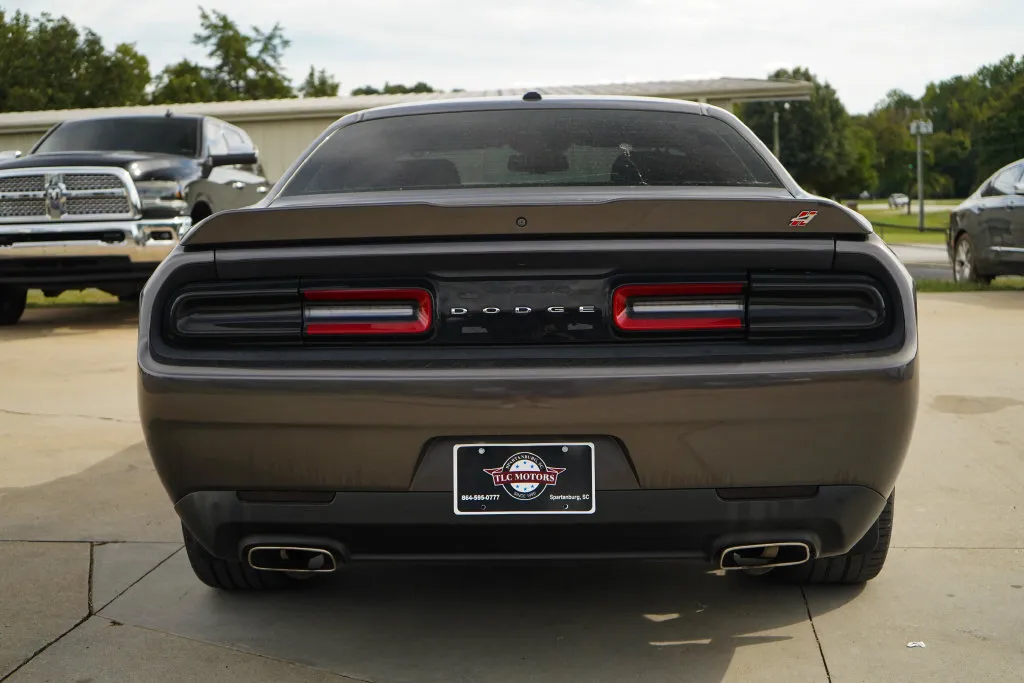 Dodge Challenger photo 19