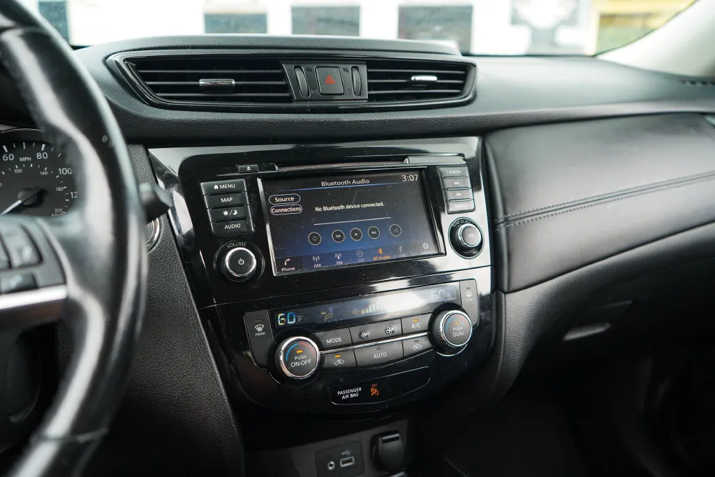 Nissan Rogue photo 8