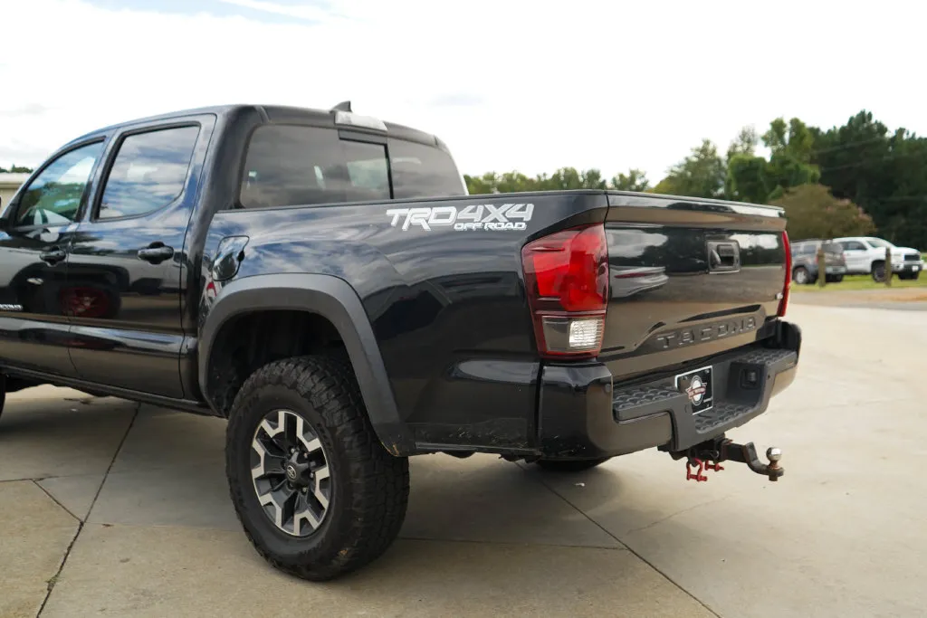Toyota Tacoma photo 21
