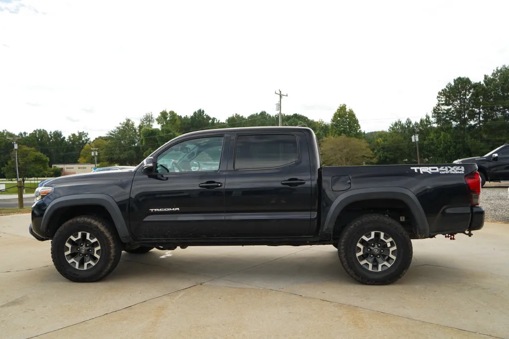 Toyota Tacoma photo 24