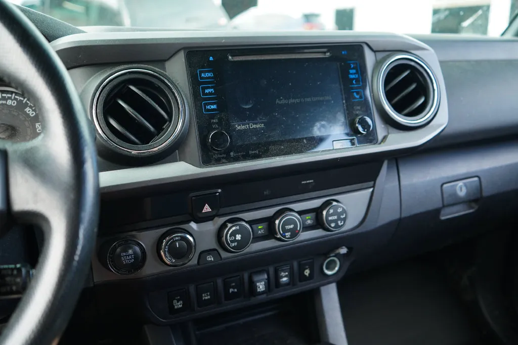 Toyota Tacoma photo 8