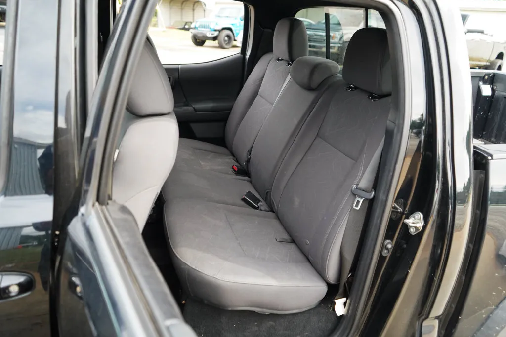 Toyota Tacoma photo 9